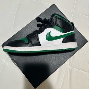 Jordan 1, youth size 3, pine green